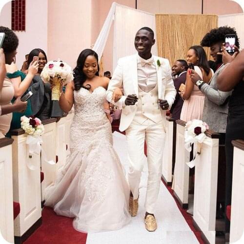 2020 New White Mans Suits For Wedding Evening Dress Prom Suits Classic Fit Custom Made Groom Tuxedos 3 Pieces (Jacket+Pant+Vest)