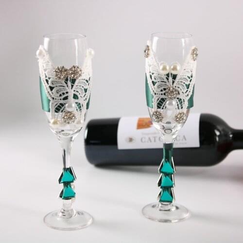 Newest 1 pair Wedding Champagne Bride and Groom Glasses with green diamond and lace butterfly Wedding Twine Flutes