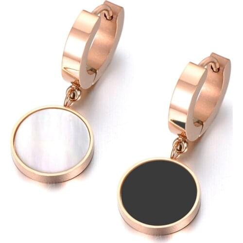 JeeMango White Shell & Black Acrylic Hopp Earrings For Women Stainless Steel Jewelry Christmas Party Anniversary Gift JE18042