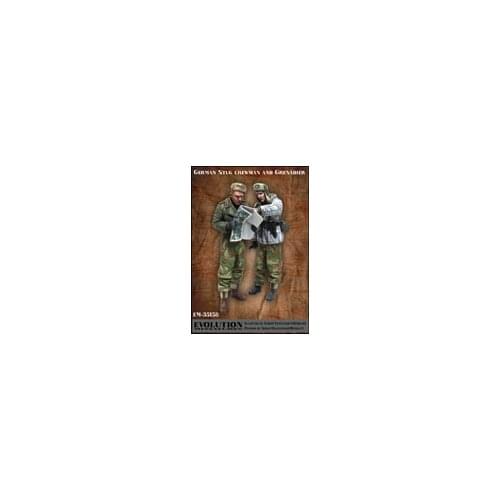 Evolution-Miniatures EM-35158 1/35 German Stug Crewman and Grenadier