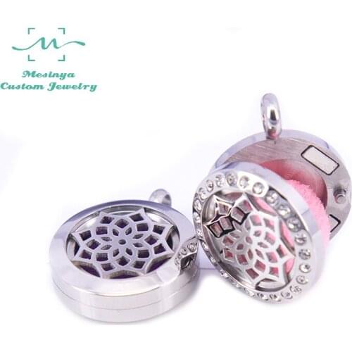 Mesinya Custom Jewelry Women's Medallions