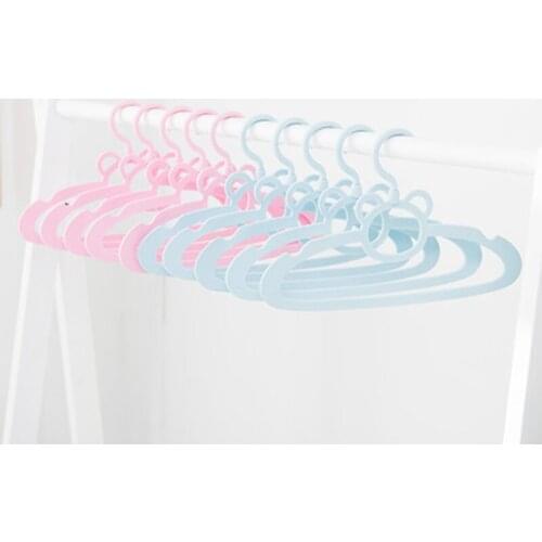 10 pcs/lot 29.5cm Plastic Baby Hangers with Anti-skid Slot Cute Cartoon Clothes Hangers for Kids Childrens Clothing Hanging