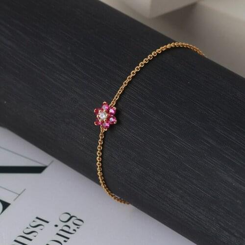 Simple fashion, small, fresh, pink, shining flower shape, simple Mori girl heart, niche design bracelet girl