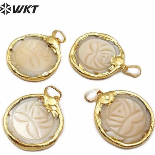 WT-JP155 Natural Shell Pendant Round Shape Pattern carving Shell With Gold Electroplated Pendant Fashion Women Jewelry