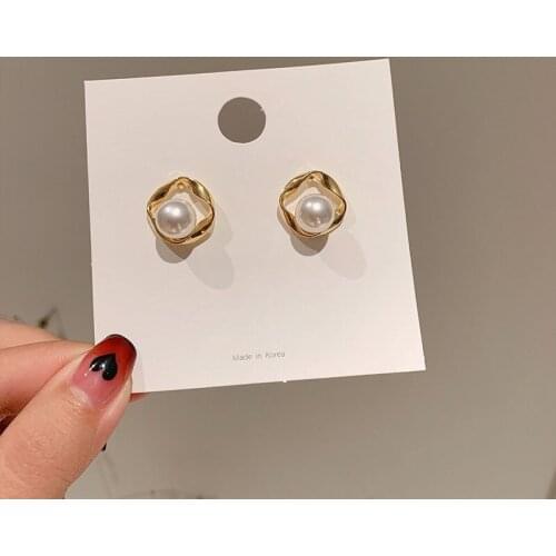 Origin Summer Big Faux Pearl Earrings for Women Gold Metal Twist Geometric Pearl Stud Earrings Exquisite Jewelry Accessories