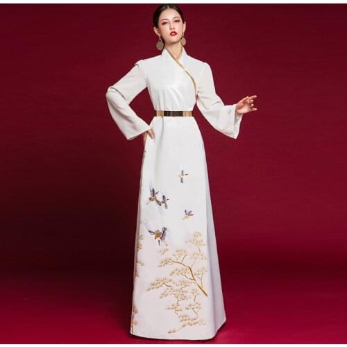 White Elegant Evening Dress Women Cheongsam Oriental Long Sleeve Traditional Chinese Qipao China Embroidery Kimono Wedding Gowns