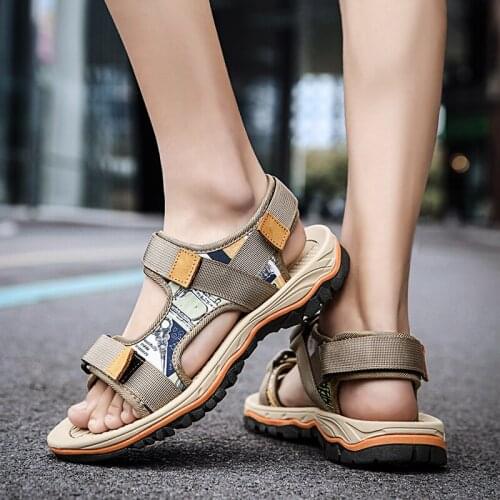Summer Outdoor Non-slip Sandals Men Comfortable Beach Shoes Fashion Hook & Loop Sandals for Men Black Khaki Men Sandals