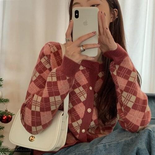 2021 New Red Rhomboid Knitted Cardigan Women Wear Simple Thickened Short Cardigan In Autumn And Winter Em