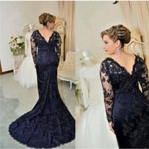 2021 Charming Dark Navy Lace Mermaid Long Sleeve Mother of the Bride Dresses V Neck Wedding Party Gowns Back Out