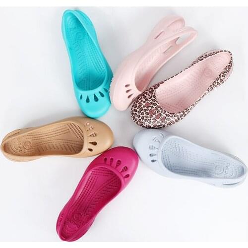 New Spring Summer Autumn Flat Clogs Slippers Sandals Shoes Female Light Soft Bottom Anti-slip Outdoor Leisure Big Sizes Mother