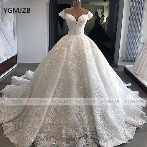 Princess Ball Gown Off the Shoulder Dubai Wedding Dresses Plus Size 2020 Lace Beads with Long Train Bridal Gown Robe De Mariee