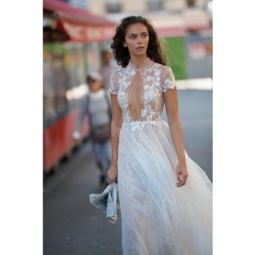 2020 Wedding Dresses Capped Short Sleeves Lace Appliques Bridal Gowns Sweep Train Beach A-Line Wedding Dress