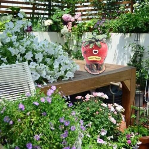 Resin Garden Strawberry House Figurine LED Lamp Lamp Summer Patio Decoration