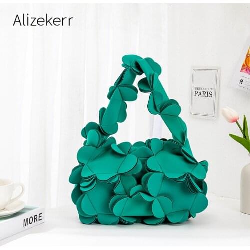 Designer Chic Petals Handbag Women 2021 New Korean Three Dimensional Flowers Bucket Bag Ladies High Quality Purse Personality