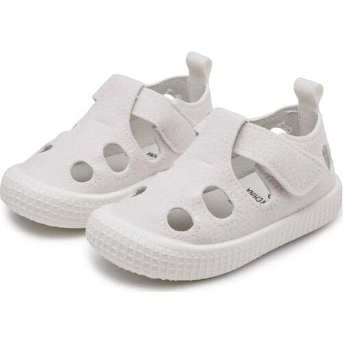 2021 Childrens Sandals Baby Kids Soft Bottom Covered Toes Hole Shoes Hollow Breathable Leather Sandals Flats Cute Casual Outer