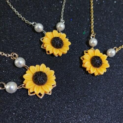 New Imitation Pearl SunFlower Necklace For Women Jewelry Accessories Sunflower Pendant Choker Necklaces Wedding Jewelry Gift