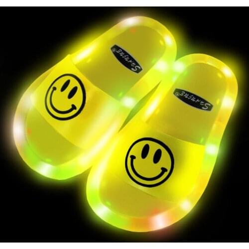 2021 Smiling Light Up Slippers Children LED Kids Slippers Baby Bathroom Sandals Shoes for Girl Boys Flip Flops Yellow Slipper