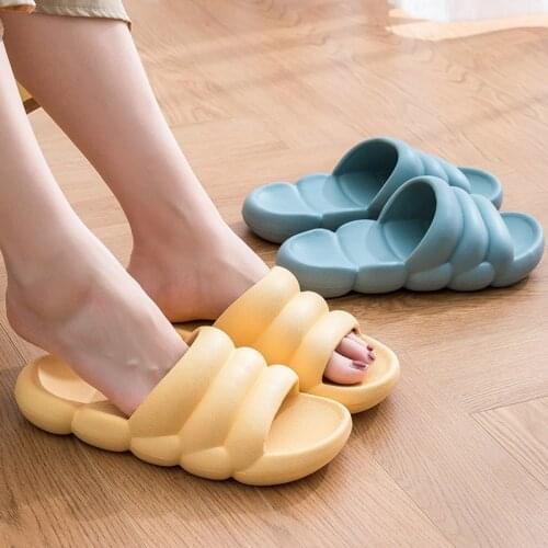 New Mute EVA Women Thick Sole Soft Indoor Slippers Women Anti-slip Sandals Men Summer Platform Women Shoes Bath