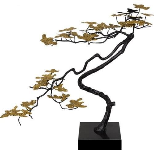 Iron sculpture ornaments arts and crafts creative ornaments in the porch of the model room of the club in the lobby of the hotel