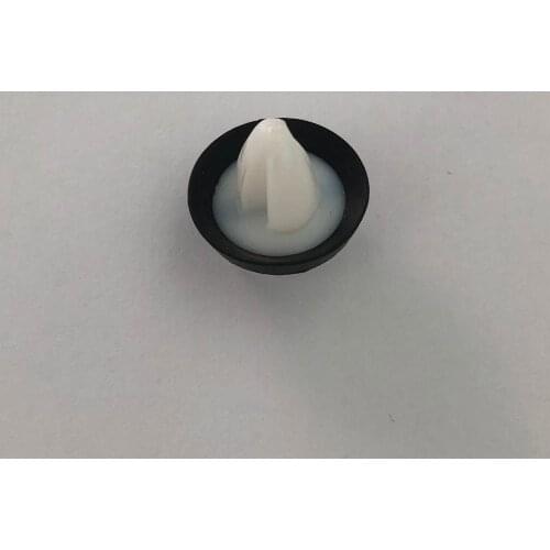 Car Door Plate Interior Fastener Clip Trim Buckle For VW Caddy Jetta AMAROK UP CRAFTER Touran Santana Lamdo Touran OE:5J0867276