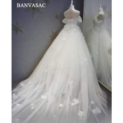 BANVASAC 2017 New A Line Elegant Flowers Sweetheart Wedding Dresses Sleeveless Satin Vintage Court Train Lace Bridal Gowns