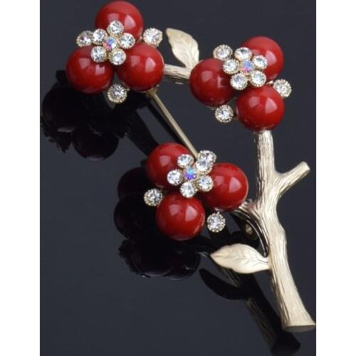 Red Pearls Plum Blossom Corsage Jewelry for Women брошь enamel pin значки Luxury Wedding Accessories Fashion Flower Brooches Pin