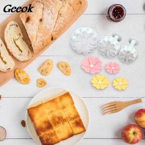 3Pcs / Set Mini Heart Flower Mold Plastic Plunger Diy Cake Decorating Tools Fondant Sugar Craft Biscuit Cookies Cutter Mold