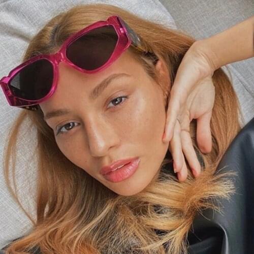 Designer Fashion Ladies Sun glasses Trendy Plastic Small Women Sunglasses Vintage Luxury Brand Designer Shades Oculos