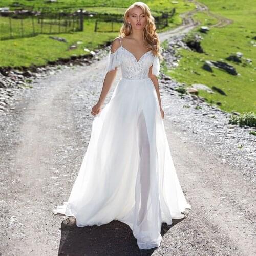 Charming A-Line Spaghetti Straps Bohemian Sweep Train Wedding Dress 2021 V-Neck Tulle Bridal Gowns with Backless