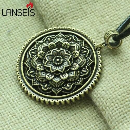 Lanseis 10pcs Boho Style Lotus Mandala pendant Mandalas con flores women necklace geometry amulet pendant Tribal Gypsy Jewelry