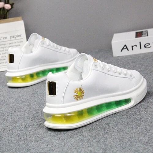 Embroidered daisy white shoes spring and autumn fashion all-match low-top casual sports shoes large size 35-44 womens shoes