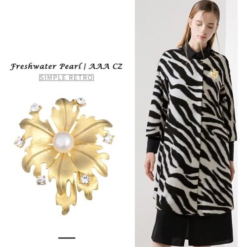 Hongye Mid Century Leaf Motif Brooches Natural Freshwater Pearl Pin Accessory Sparkling Clear Crystal Real 18K Gold Brooch