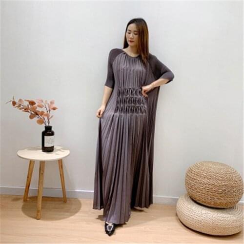 2021 new womens summer summer Miyake pleated dress French style large size covering belly and thin temperament long dress dress