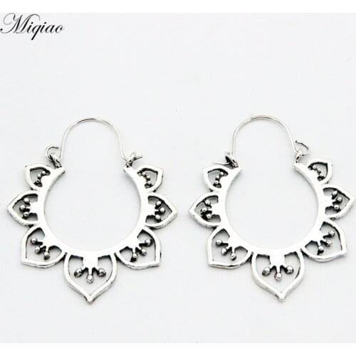 Miqiao 2pcs Hot Sale Retro Alloy Hollow Flower Ear Expander Exquisite Body Piercing Jewelry