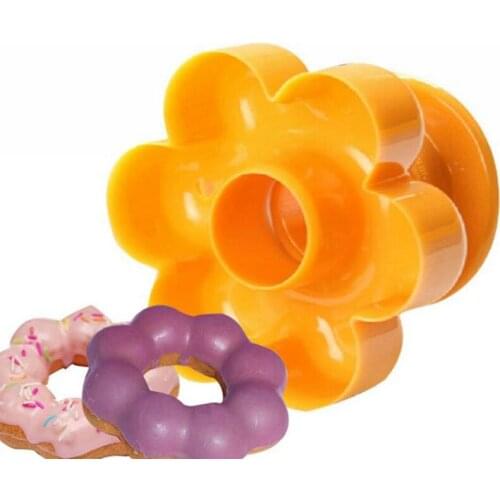 1pc Donut Mold Heart/Flower/Round Shaped Doughnut Donut Maker Cutter Mould DIY Desserts Bread Cookie Stamping Mold Baking Tools