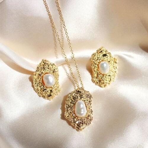 SRCOI Metal Plated Folded Freshwater Pearls Necklace Pendant New Irregular Wrinkle Gold Color Pendant Clavicle Long Necklace