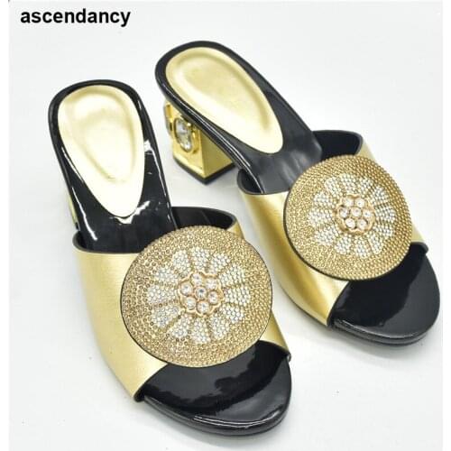 2021 Fashion Women Ladies Shoes and Sandals Luxury Brand Shoes Women Italian Women Wedding Pumps Decorated with Rhinestone