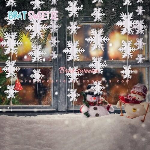 Brat Sweetie Artificial Snow And Snowflakes
