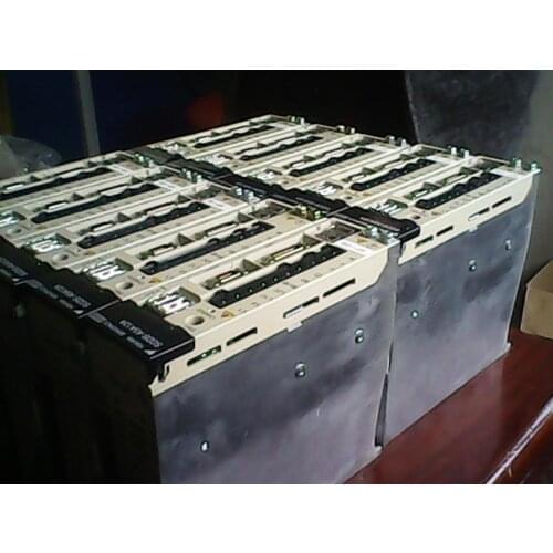 SGDS-01A22A SERVO DRIVER , used in good condition . 80% appearance new , good working , free shipping