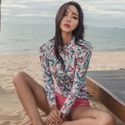 2021 Hot Popular South Korea New Long-Sleeved Sunscreen Split Retro Print Small Chest Gathered Sexy Belly Cover Swimsuit Women