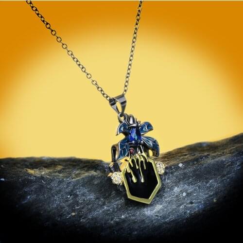 Vintage High Quality Exquisite Spider Pendant Black Gold Necklace Female Wedding Anniversary Jewelry Gift
