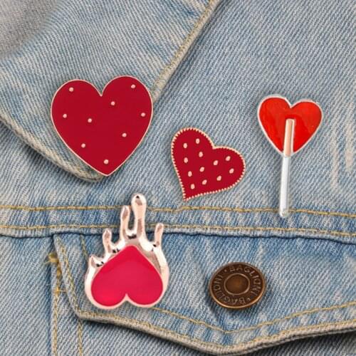 Cute Brooch Warm Red Heart Women Enamel Pins Badge Sweater Backpack Jackets Lapel Metal Button Pin Fashion for Girls Accessories