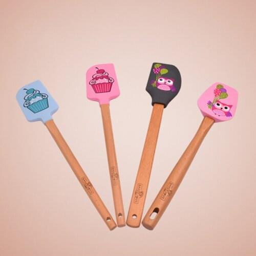 Silicone Cake Spatula Wooden Handle Ergonomic Kitchen Spatula Icing Spatula Scraper Kitchen Baking Accessories Tools