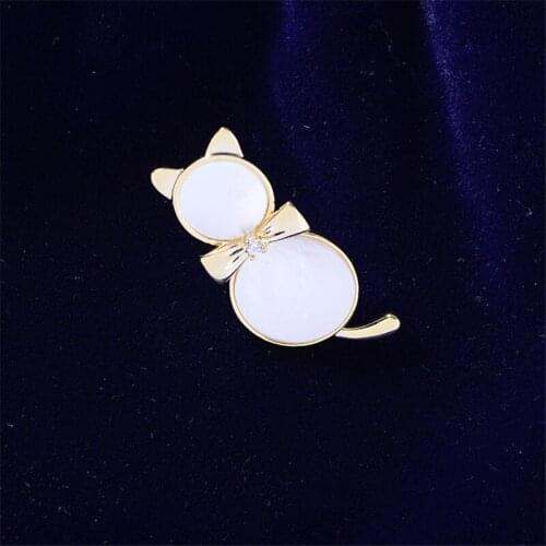Japan and Korea New Fashion Cute Shell Zircon Lucky Cat Brooches for Women Small Collar Pin Simple Shirt Suit Buckle Broches