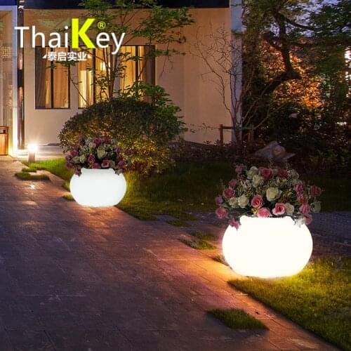 Cordless RGB Flower Pot Outdoor Indoor Remote Plastic Garden Decoration Flower Vase LED Light Multi Color Changing Light Planter