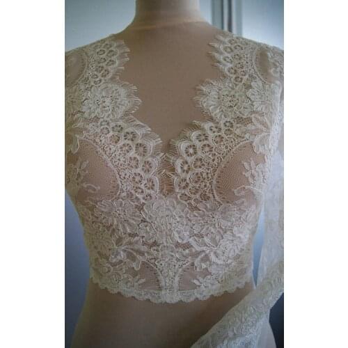 Elegant Long Sleeve Lace Wedding Jacket Bolero Woman Bridal Tull Lace Appliqued Wrap Buttons Back Shrug Cape 2020 New Arrival