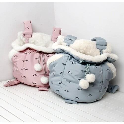 Pet Cute Backpack Help People to Protect Pet Safety and Warmth also Protect Human Hands Warm When Going Out in Winter