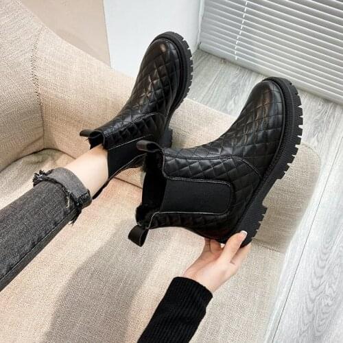 2021 Womens Boots Fashion Set of Feet Non-slip Snow Boots Mid-Calf Snow Boots Female Warm Plush Insole Solid Color Simplicity