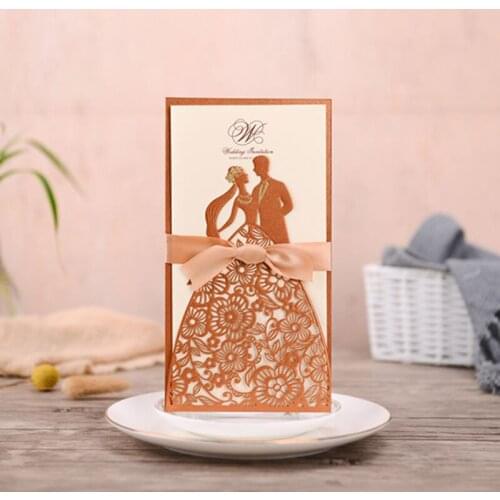 50 pieces/lot) Bride & Groom Laser Cut Gold Wedding Invitation Card Customized Print Red Navy Wedding Cards With Ribbon CX171G