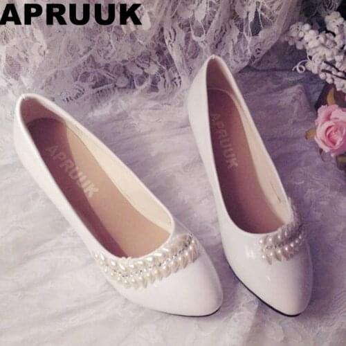 Wedding shoes for bride middle heel white color leaves pearls european design bridal wedding shoes customized low high heel